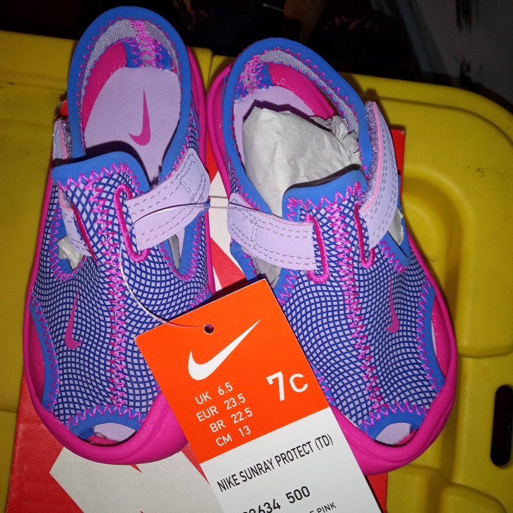 Nike kids sandals